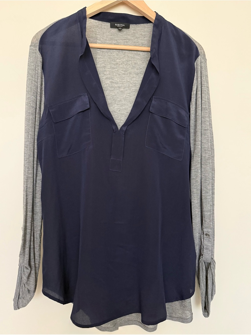 Aritzia Babaton Silk Navy Front Blouse Grey Threadbare Jersey Sleeves V Blouse L